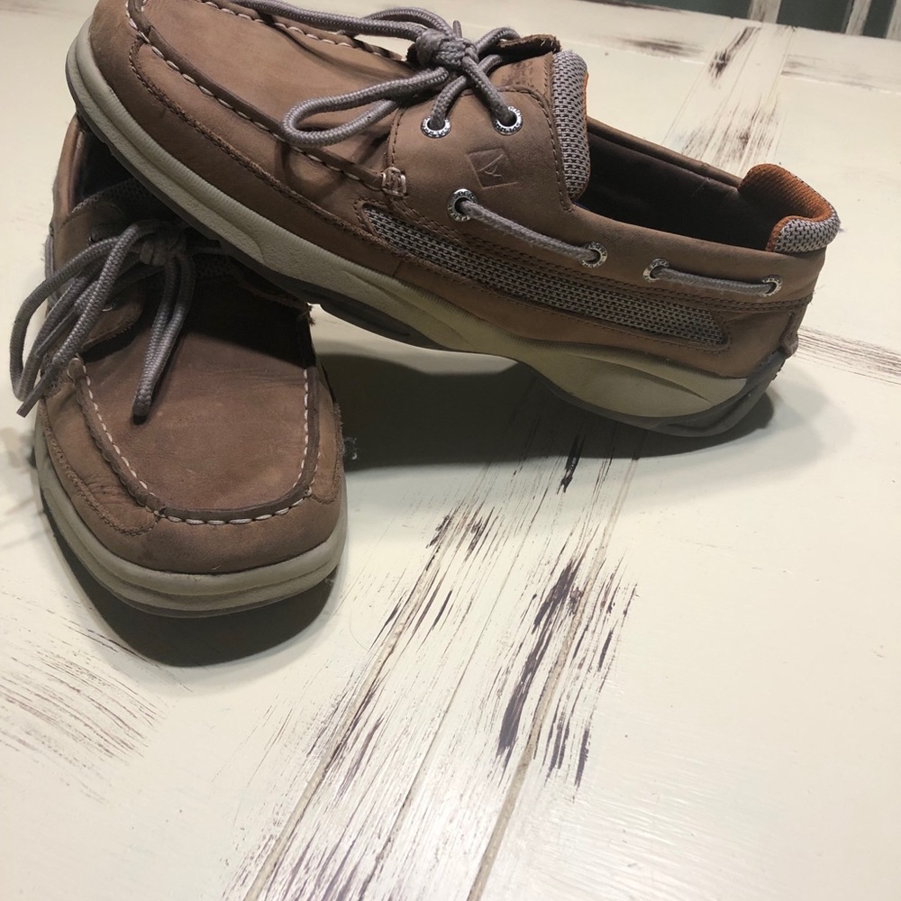 Men’s size 8.5 Sperry’s.
